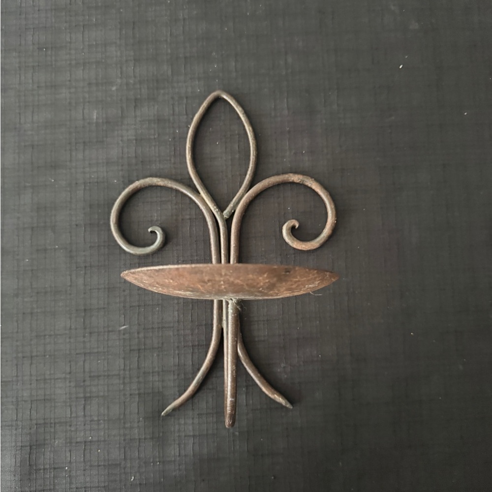 Elegant Fleur-de-Lis Wall Decor